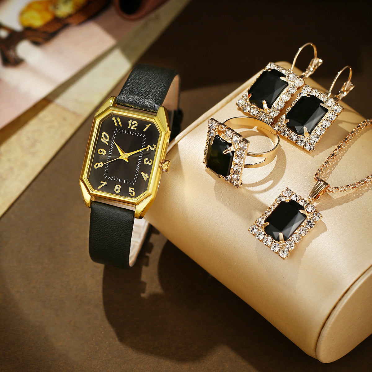“Luxury Jewelry Set – 4 Pieces Elegant Bracelet, Ring, Necklace & Earrings”