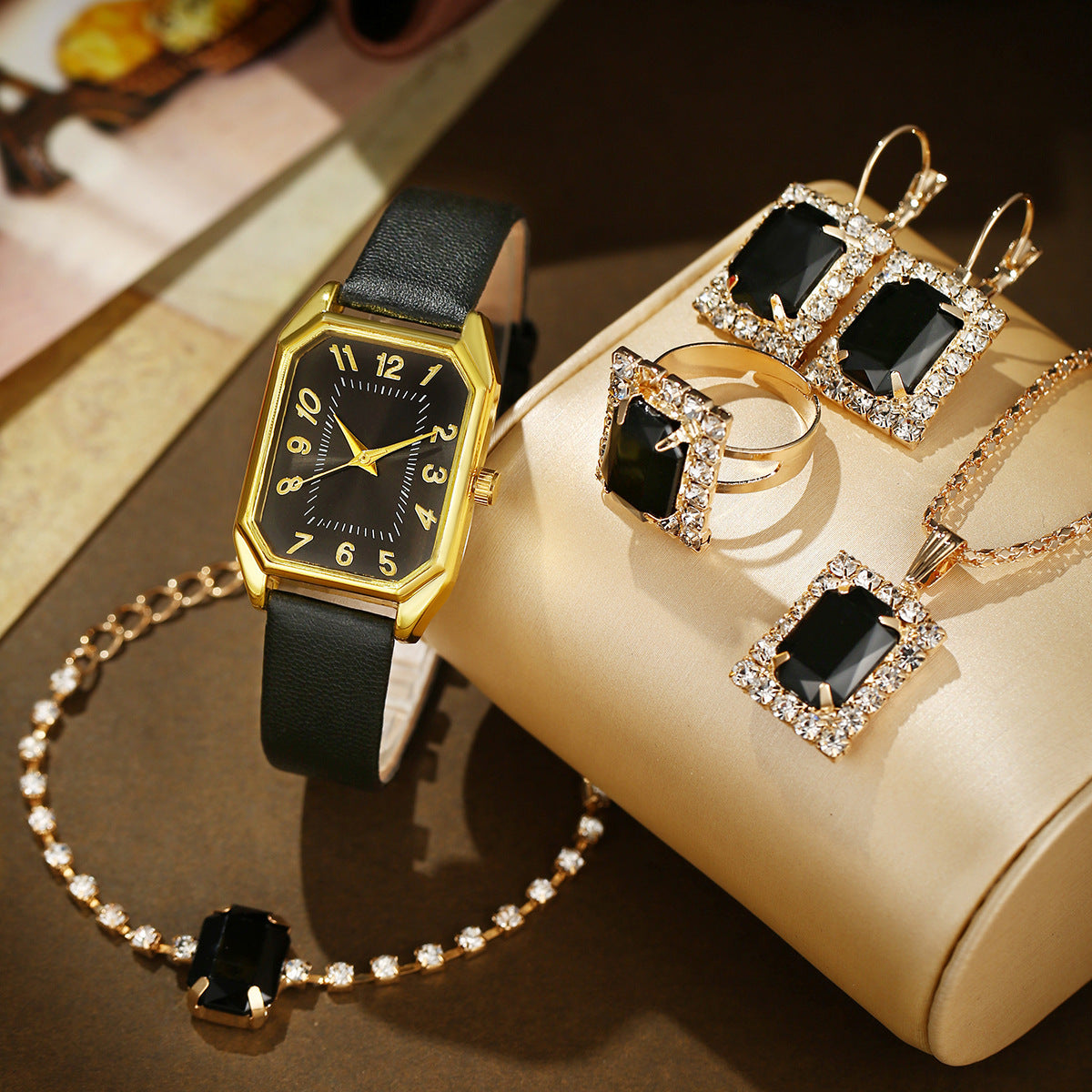 “Luxury Jewelry Set – 4 Pieces Elegant Bracelet, Ring, Necklace & Earrings”