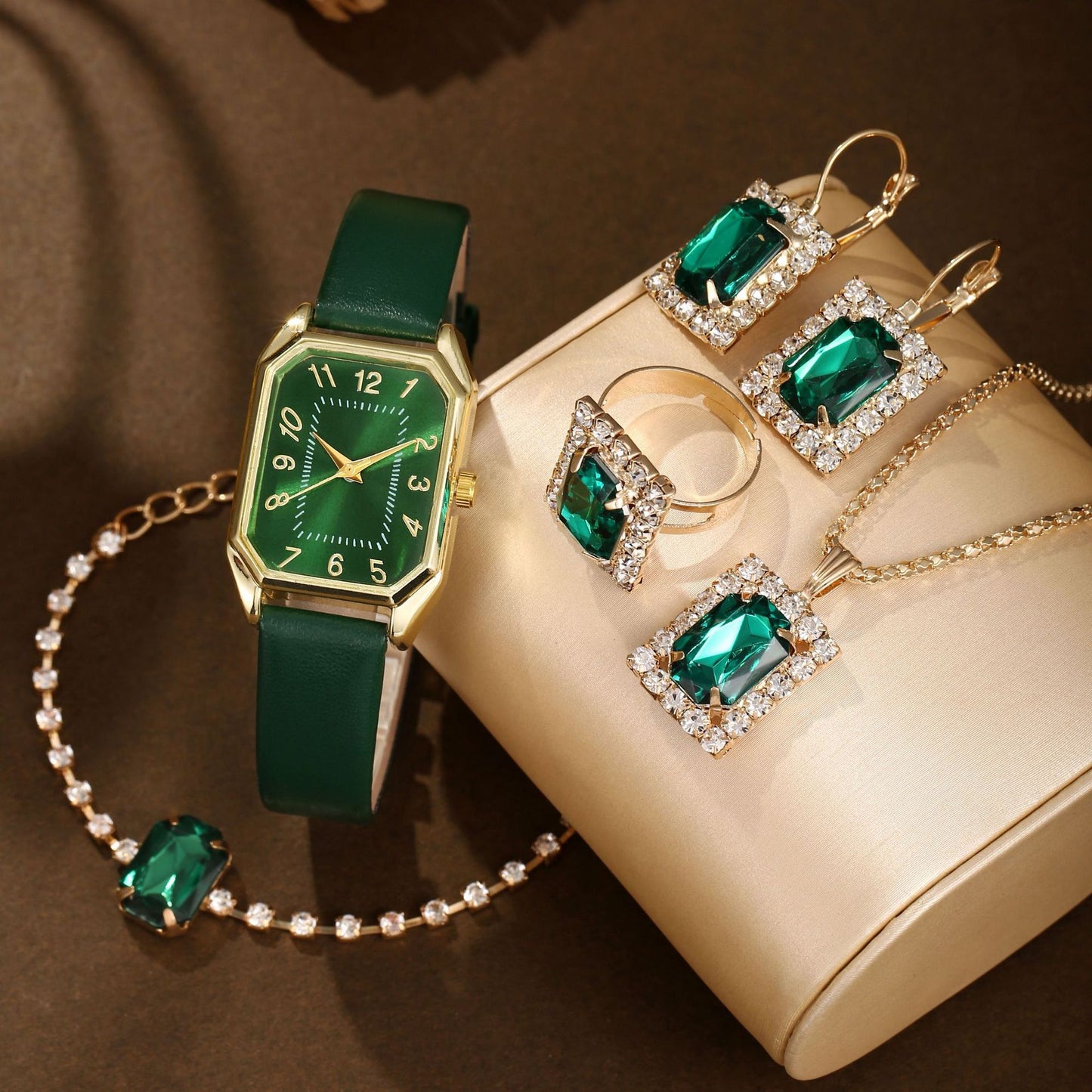 “Luxury Jewelry Set – 4 Pieces Elegant Bracelet, Ring, Necklace & Earrings”